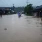 Dandim 0409/Rejang Lebong Letkol Inf Agung Lewis Oktorada menerjunkan 20 personel TNI membantu evakuasi warga terdampak banjir dan longsor di Kabupaten Lebong.