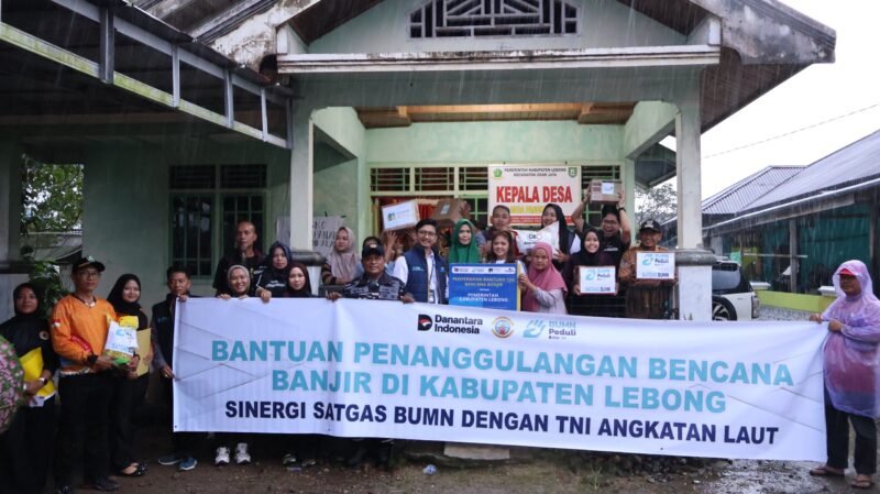 PT Pelindo Regional 2 Bengkulu bersama Satgas BUMN dan Lanal Bengkulu menyalurkan bantuan sosial bagi korban banjir di Kabupaten Lebong sebagai bentuk kepedulian terhadap masyarakat terdampak bencana.