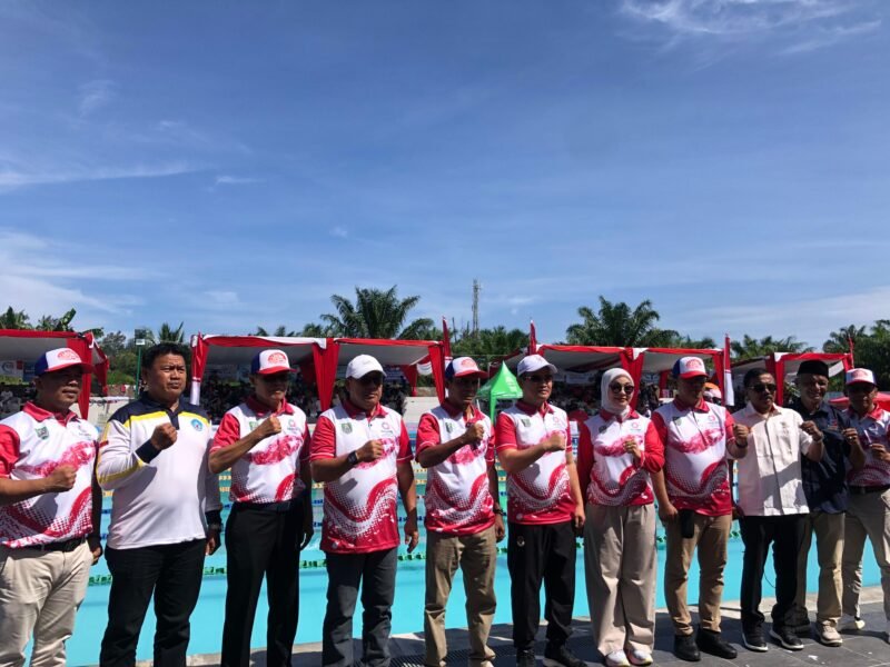Sekda Provinsi Bengkulu Herwan Antoni bangga melihat potensi atlet renang usia dini dalam Kejurprov Renang 2026 yang menjadi ajang pembinaan atlet masa depan.