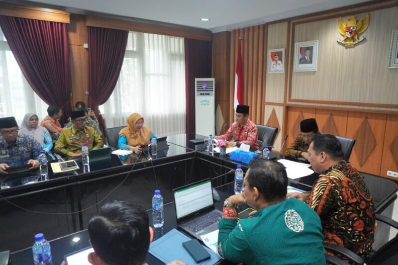 RAPAT: Pemprov Bengkulu tengah memperbarui harga patokan MBLB guna meningkatkan PAD dan memperkuat tata kelola pertambangan yang lebih transparan. (KAMIS-21-05-2026)-- FOTO: IST//MBG.