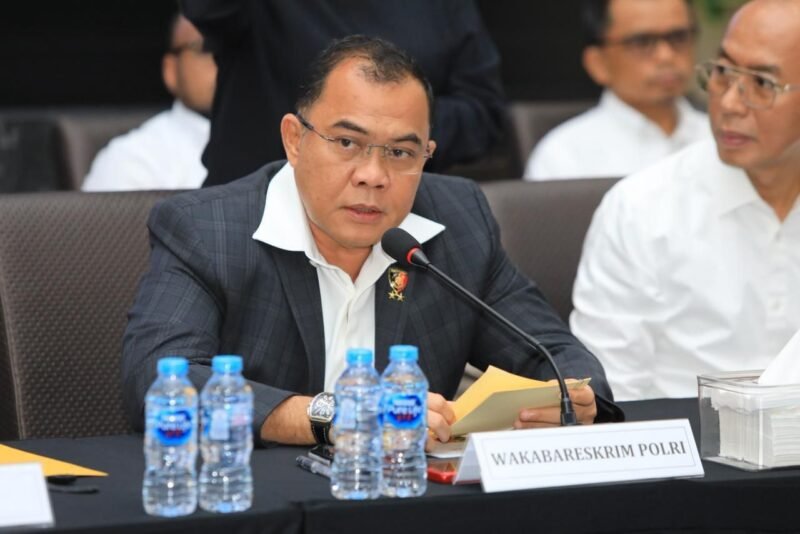 PLN mengungkap blackout Sumatera terjadi akibat efek domino setelah gangguan transmisi di Jambi. Sistem kelistrikan kini dipastikan kembali normal dan stabil.