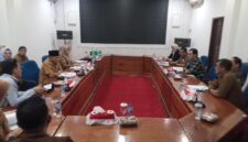 Pemkot Bengkulu menegaskan penataan Pantai Panjang dilakukan demi kenyamanan wisatawan dan kepastian hukum pedagang. DPRD minta penertiban dilakukan secara humanis. (SENIN-25-05-2026)-- FOTO: HANDI//MBG.