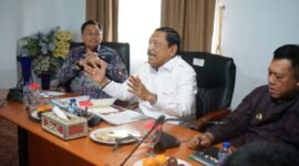 Wakil Gubernur Bengkulu Mian turun tangan menyelesaikan gejolak harga sawit di Mukomuko. Belasan perusahaan akhirnya sepakat kembali mengikuti harga TBS Rp3.465 per kilogram.