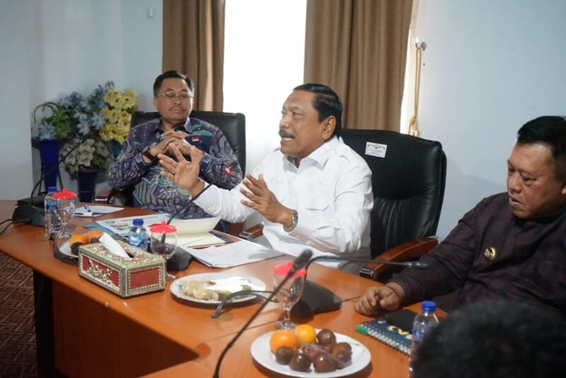 Wakil Gubernur Bengkulu Mian turun tangan menyelesaikan gejolak harga sawit di Mukomuko. Belasan perusahaan akhirnya sepakat kembali mengikuti harga TBS Rp3.465 per kilogram.