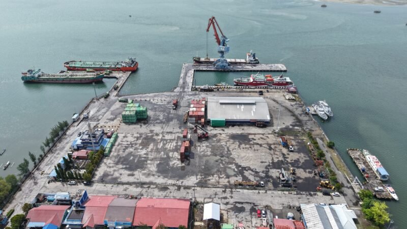 Pelindo Regional 2 Bengkulu mendorong percepatan revisi RTRW Kota Bengkulu agar pengembangan kawasan industri Pelabuhan Pulau Baai segera terealisasi dan menarik investasi.