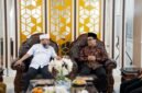 Gubernur Bengkulu Helmi Hasan menerima audiensi Pimpinan Ombudsman RI, Dr. Abdul Ghoffar, untuk memperkuat sinergi dalam meningkatkan kualitas pelayanan publik yang cepat, transparan, dan akuntabel di Provinsi Bengkulu.