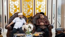 Gubernur Bengkulu Helmi Hasan menerima audiensi Pimpinan Ombudsman RI, Dr. Abdul Ghoffar, untuk memperkuat sinergi dalam meningkatkan kualitas pelayanan publik yang cepat, transparan, dan akuntabel di Provinsi Bengkulu.