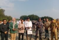 Pemkab Bengkulu Tengah menanam 1.000 bibit mangrove untuk memperkuat perlindungan pesisir dari abrasi. Program dilakukan bertahap dan melibatkan pemerintah, swasta, serta masyarakat.